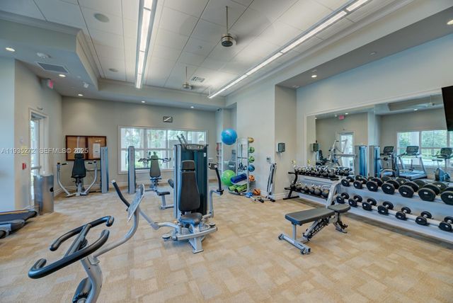 1023 Eucalyptus Dr, Hollywood, FL 33021