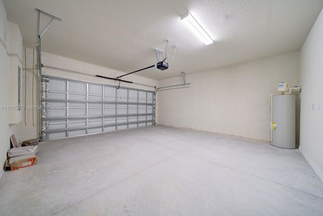 1023 Eucalyptus Dr, Hollywood, FL 33021