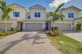 1023 Eucalyptus Dr, Hollywood, FL 33021