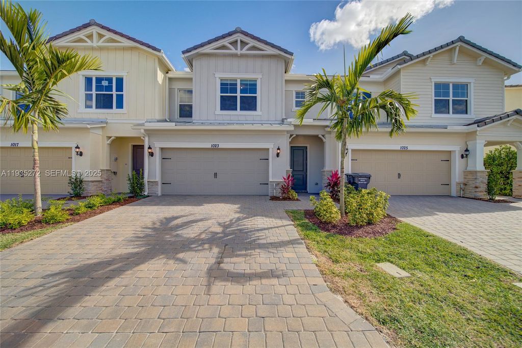 1023 Eucalyptus Dr, Hollywood, FL 33021