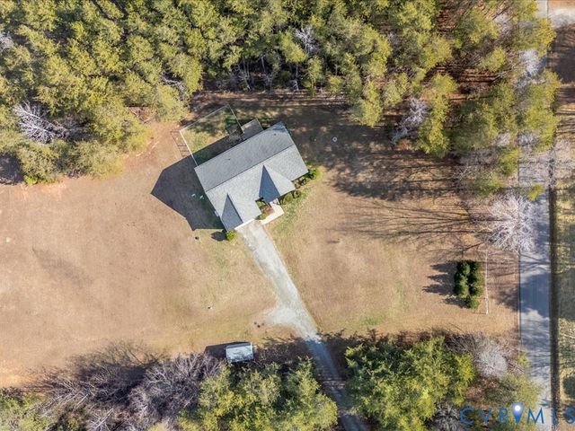 2806 Perkinsville Rd, Maidens, VA 23102