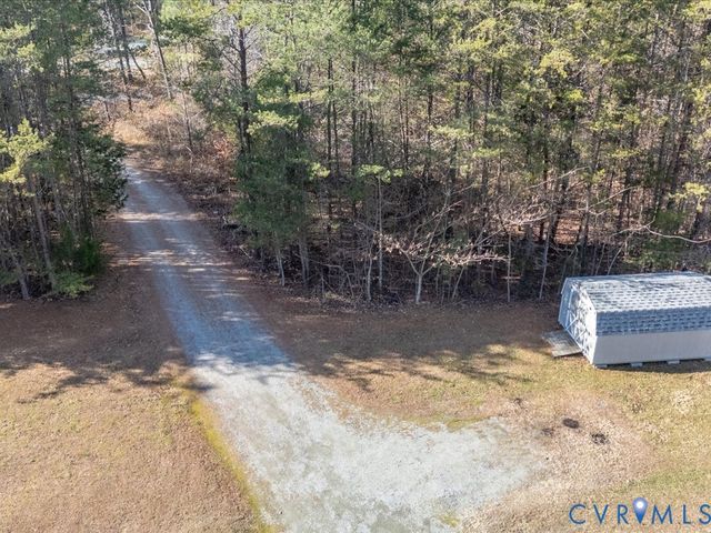 2806 Perkinsville Rd, Maidens, VA 23102