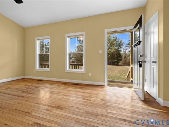 2806 Perkinsville Rd, Maidens, VA 23102