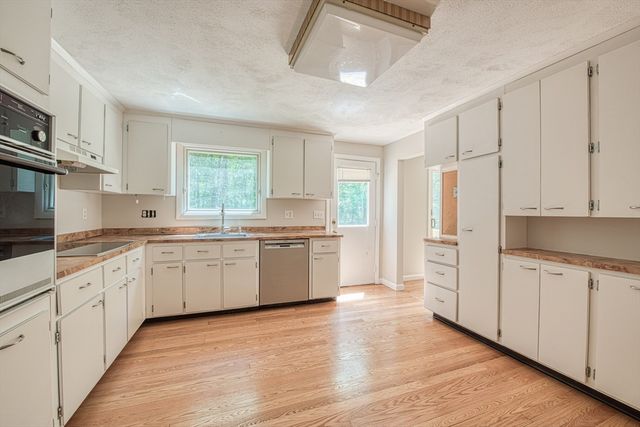 160 Hampton Road, Sharon, MA 02067