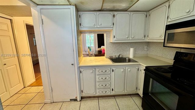 2825 NE 201st Ter M216, Aventura, FL 33180