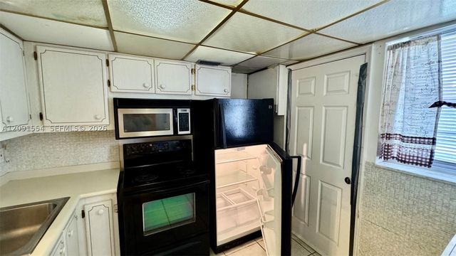 2825 NE 201st Ter M216, Aventura, FL 33180