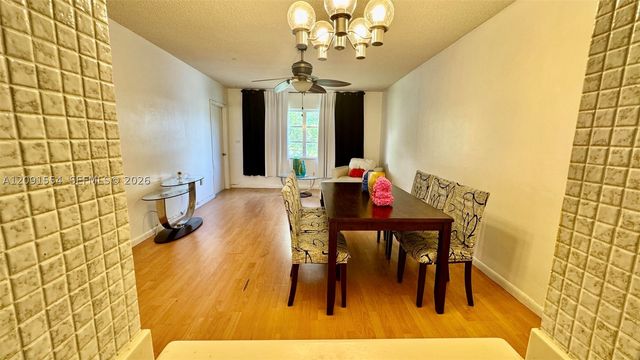 2825 NE 201st Ter M216, Aventura, FL 33180