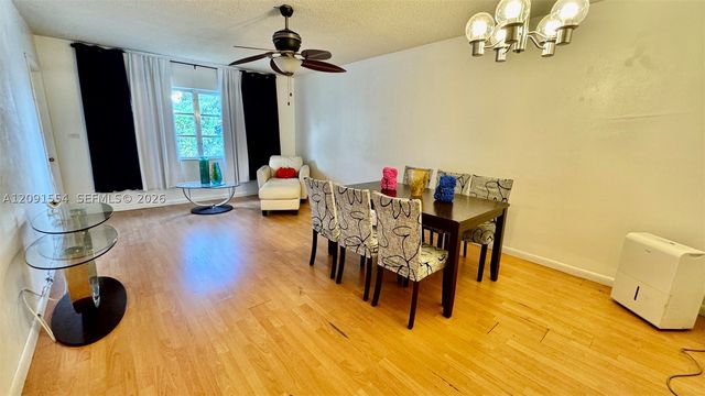 2825 NE 201st Ter M216, Aventura, FL 33180
