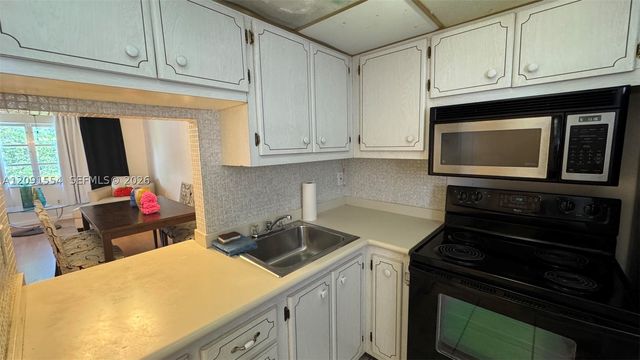 2825 NE 201st Ter M216, Aventura, FL 33180