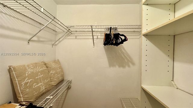 2825 NE 201st Ter M216, Aventura, FL 33180