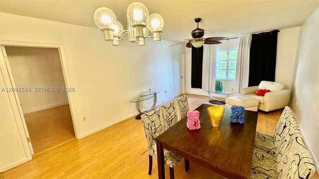 2825 NE 201st Ter M216, Aventura, FL 33180