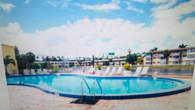 2825 NE 201st Ter M216, Aventura, FL 33180
