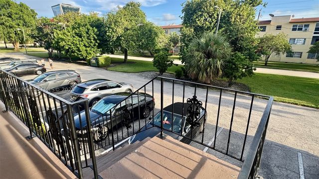 2825 NE 201st Ter M216, Aventura, FL 33180