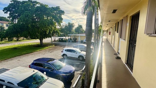 2825 NE 201st Ter M216, Aventura, FL 33180