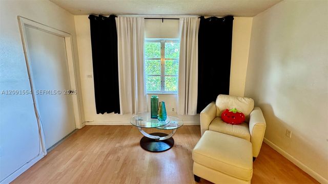 2825 NE 201st Ter M216, Aventura, FL 33180