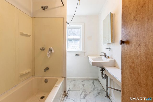 71 Blackhall Street, New London, CT 06320