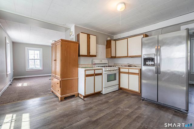71 Blackhall Street, New London, CT 06320