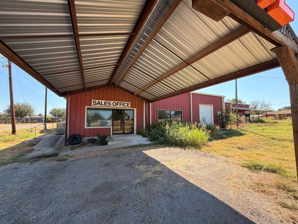 105 Bolton Road, Granbury, TX 76049 — exterior