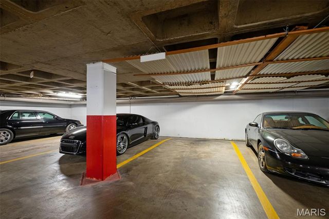 710 S Hanley Road 7B, St Louis, MO 63105