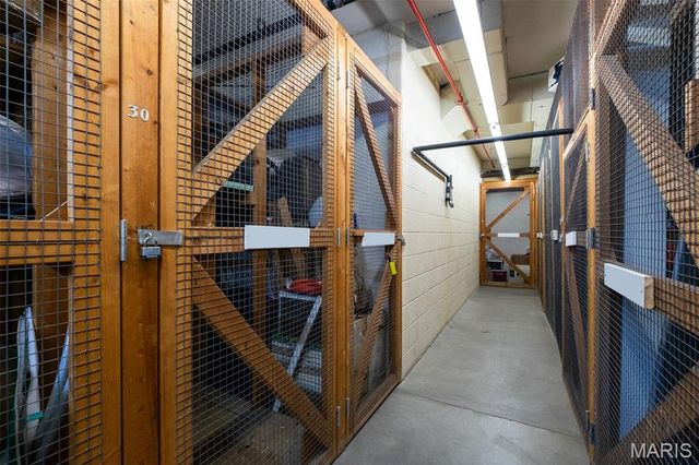 710 S Hanley Road 7B, St Louis, MO 63105