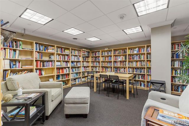 710 S Hanley Road 7B, St Louis, MO 63105