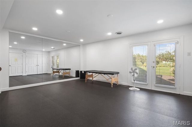 710 S Hanley Road 7B, St Louis, MO 63105