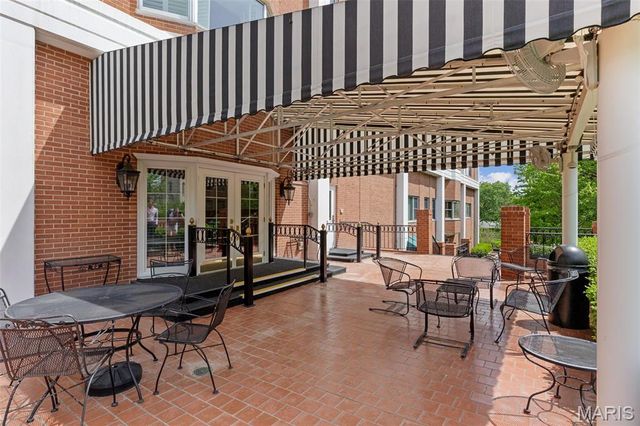 710 S Hanley Road 7B, St Louis, MO 63105