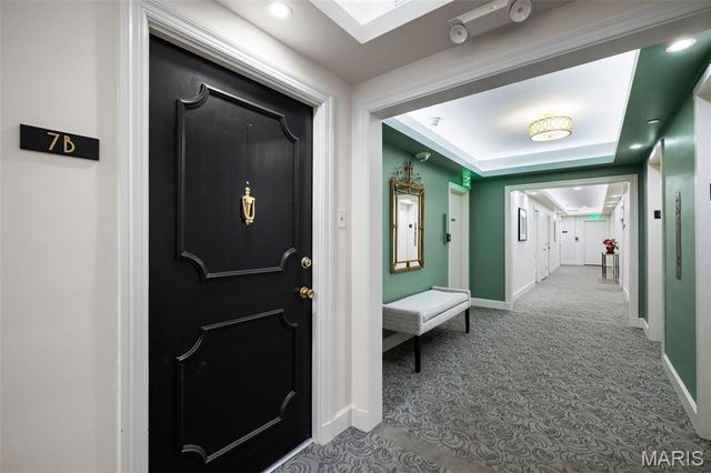 710 S Hanley Road 7B, St Louis, MO 63105