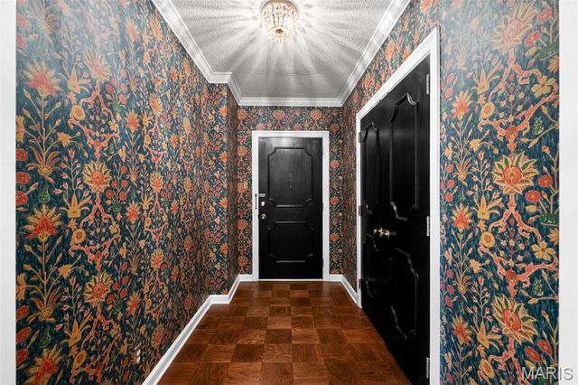 710 S Hanley Road 7B, St Louis, MO 63105