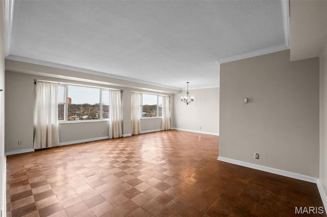 710 S Hanley Road 7B, St Louis, MO 63105