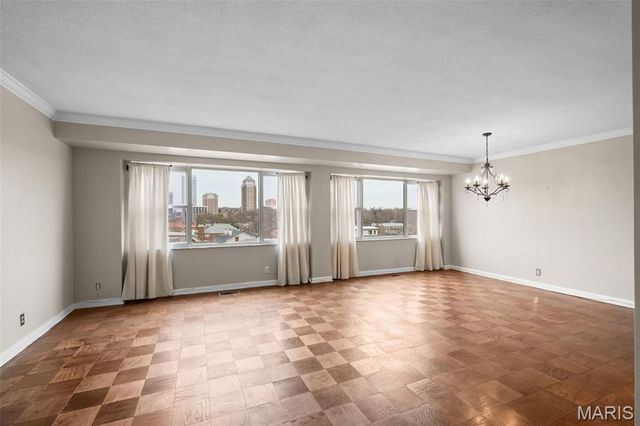 710 S Hanley Road 7B, St Louis, MO 63105