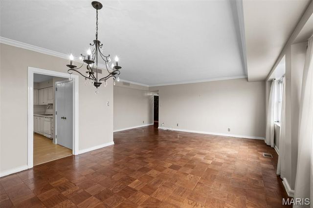 710 S Hanley Road 7B, St Louis, MO 63105