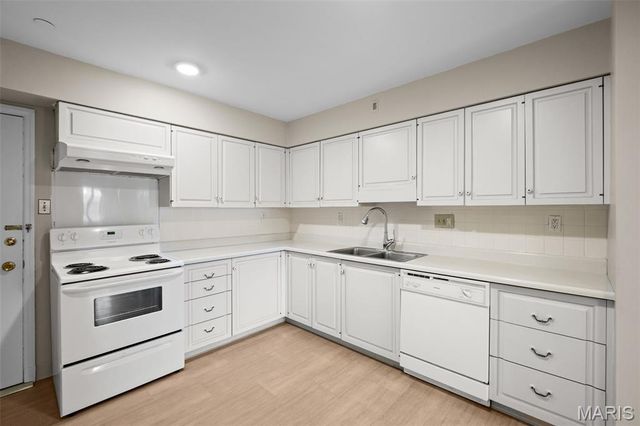 710 S Hanley Road 7B, St Louis, MO 63105