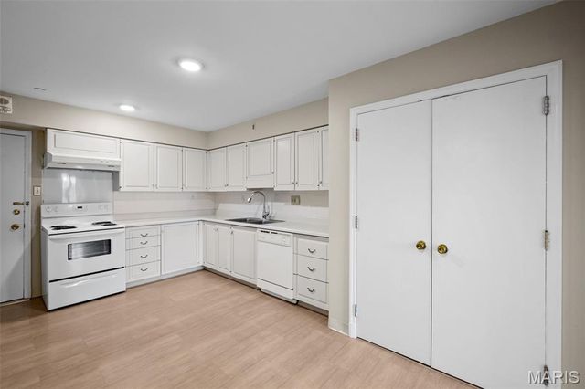 710 S Hanley Road 7B, St Louis, MO 63105