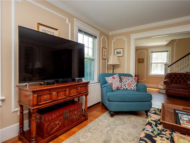 27 Red Cross Avenue, Newport, RI 02840