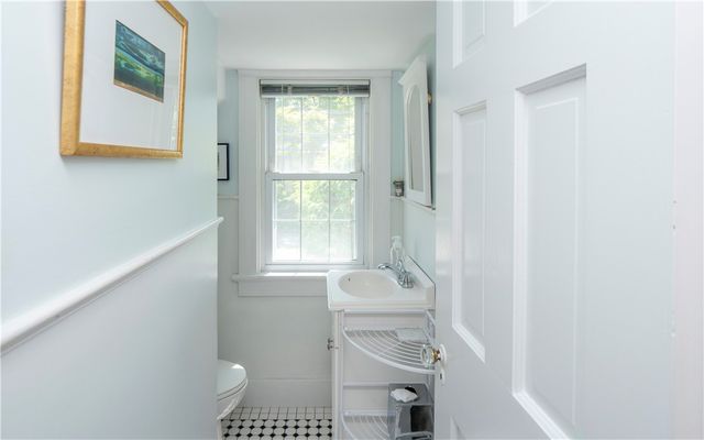 27 Red Cross Avenue, Newport, RI 02840