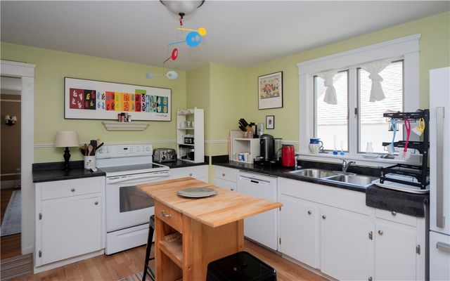 27 Red Cross Avenue, Newport, RI 02840