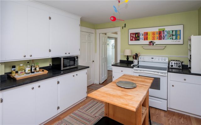 27 Red Cross Avenue, Newport, RI 02840