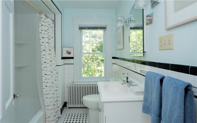 27 Red Cross Avenue, Newport, RI 02840