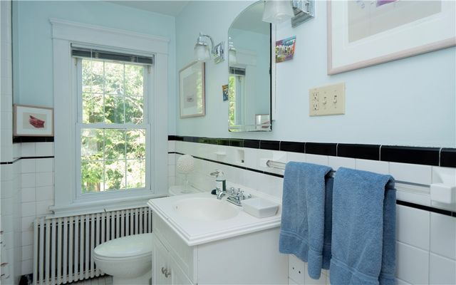 27 Red Cross Avenue, Newport, RI 02840