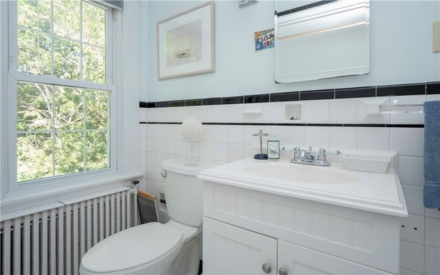 27 Red Cross Avenue, Newport, RI 02840