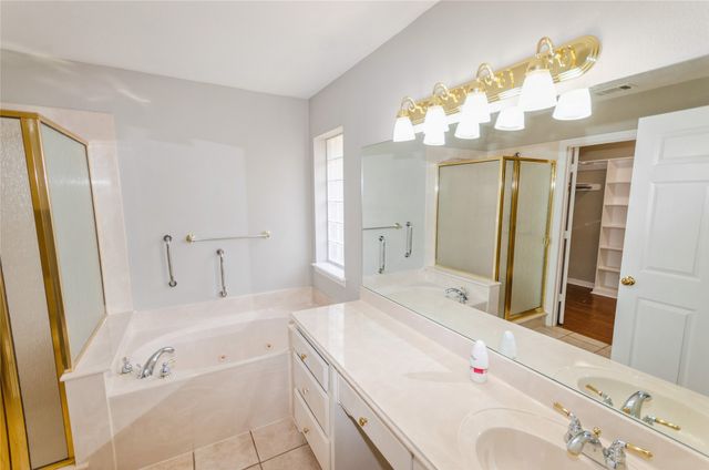 915 Cresthaven Drive 3, Cedar Hill, TX 75104