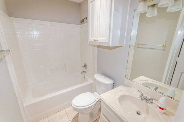 915 Cresthaven Drive 3, Cedar Hill, TX 75104