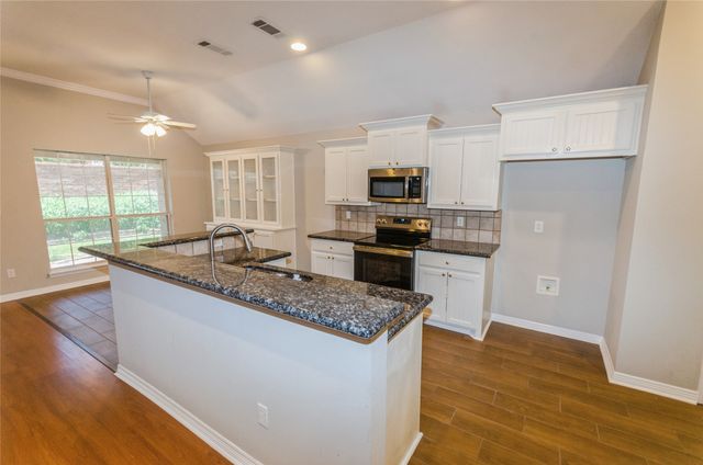915 Cresthaven Drive 3, Cedar Hill, TX 75104