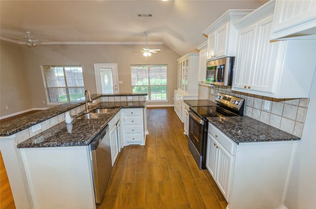 915 Cresthaven Drive 3, Cedar Hill, TX 75104