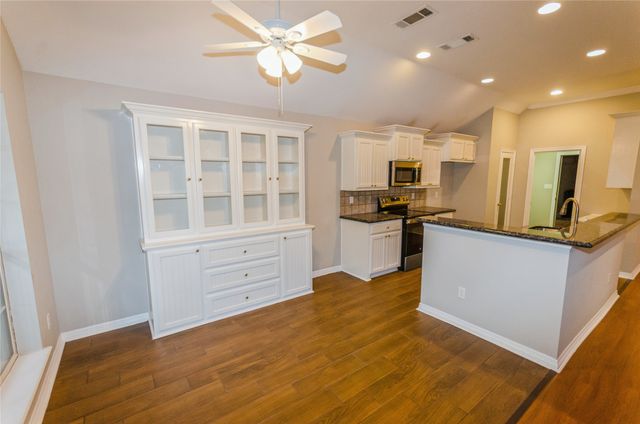 915 Cresthaven Drive 3, Cedar Hill, TX 75104