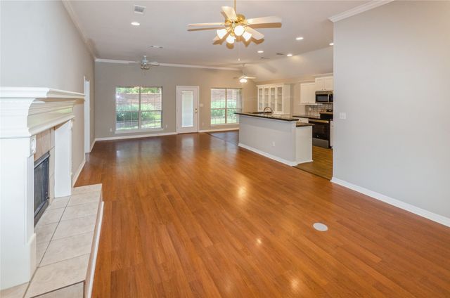 915 Cresthaven Drive 3, Cedar Hill, TX 75104
