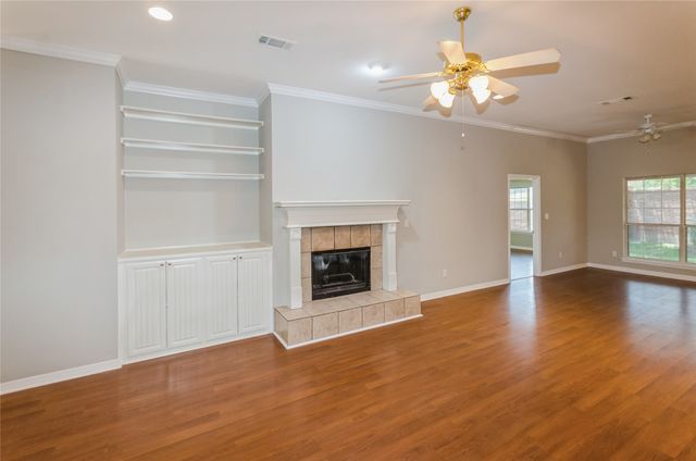 915 Cresthaven Drive 3, Cedar Hill, TX 75104