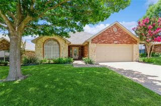 915 Cresthaven Drive 3, Cedar Hill, TX 75104