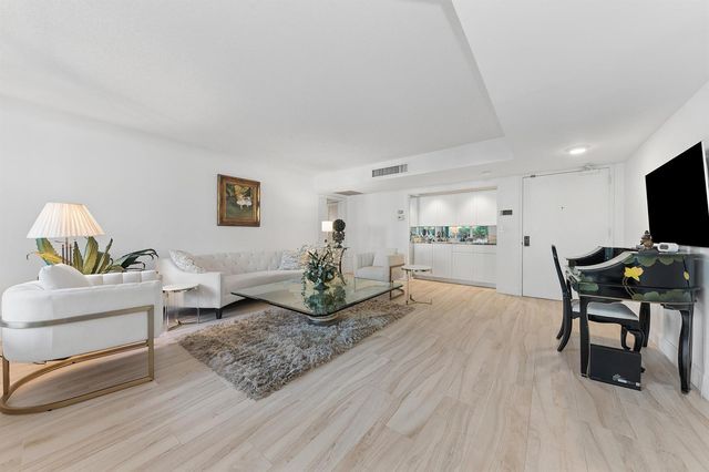 100 SE 5th Avenue 102, Boca Raton, FL 33432
